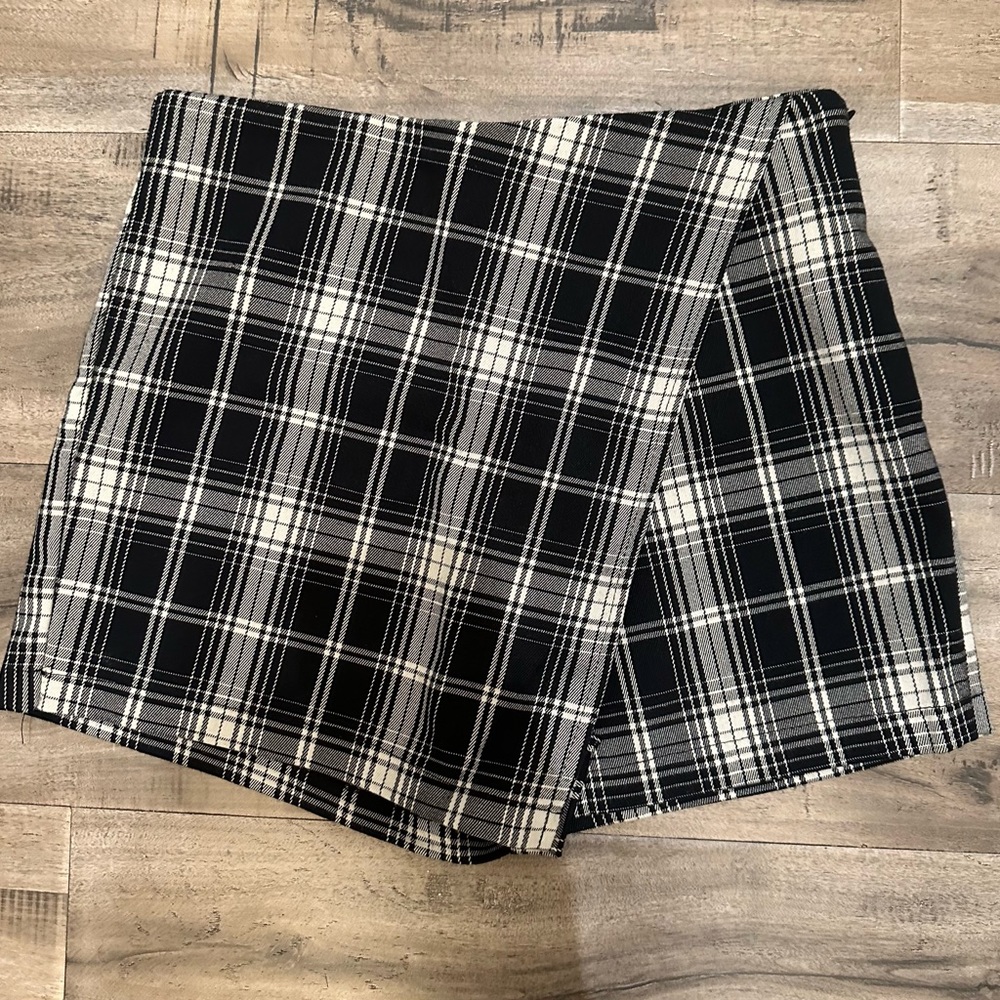 Brandy Melville Skort